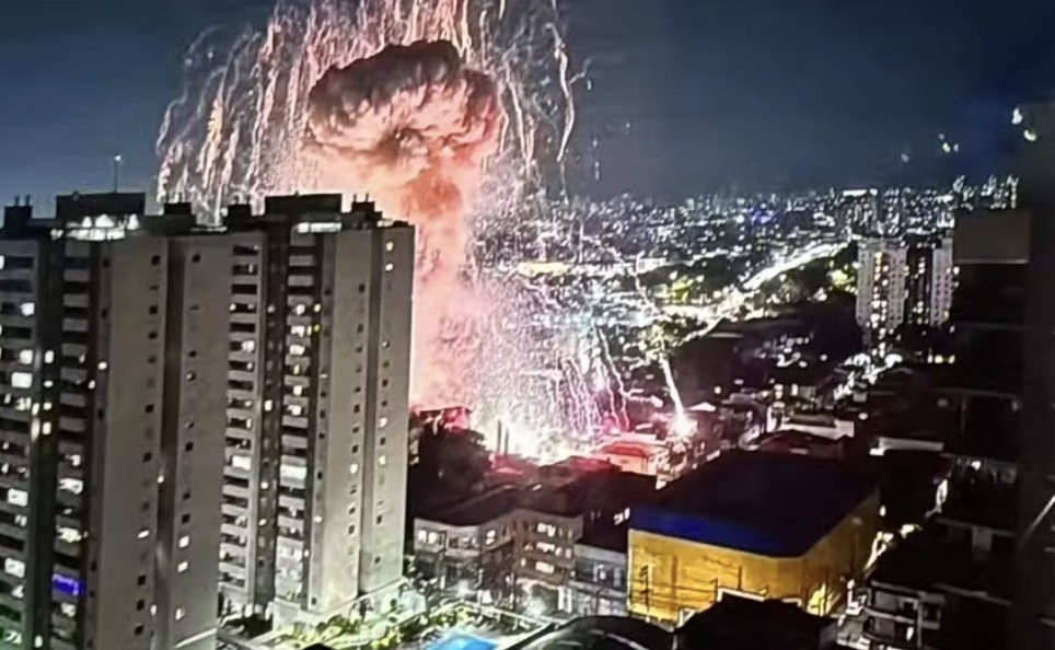 Explosão em Avenida Movimentada Assusta Moradores e Câmeras Registram o Momento do Impacto